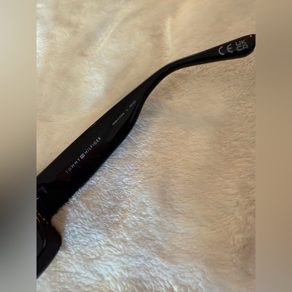Tommy Hilfiger Black Women's Sunglasses - Picture 7 of 9